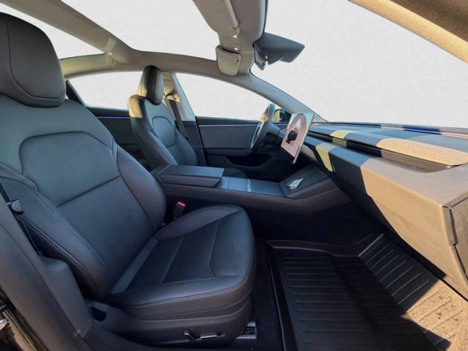 Used 2024 Tesla Model 3 Standard Range image 21