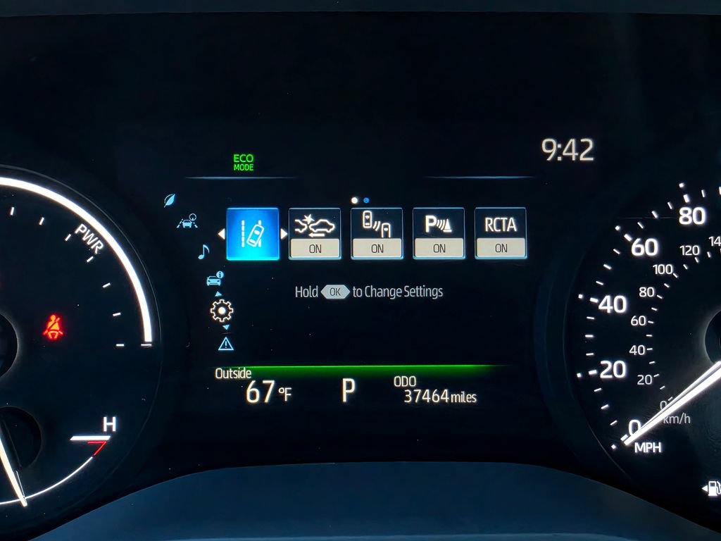 Used 2025 Toyota Sienna XLE FWD image 32