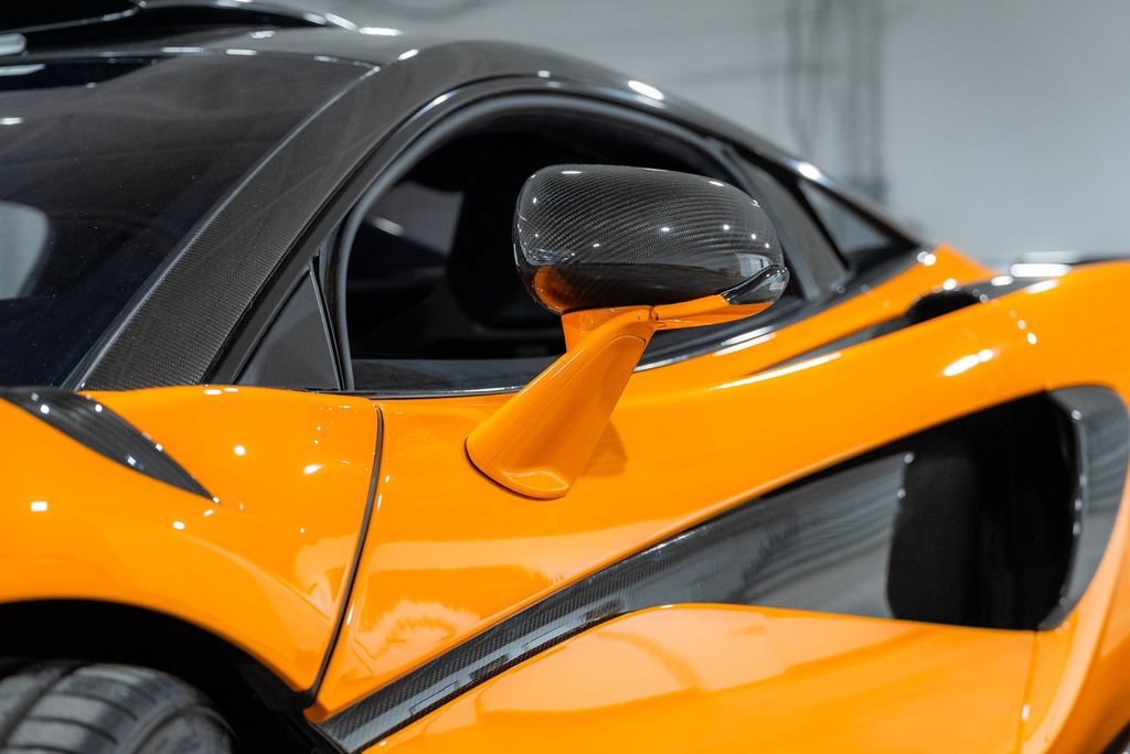 Used 2019 McLaren 600LT RWD image 18