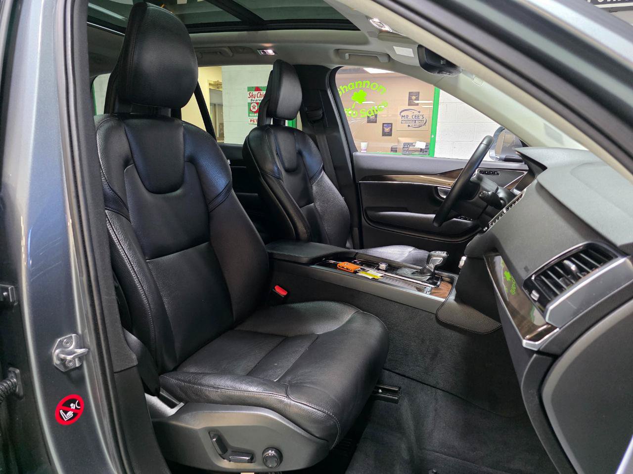 Used 2018 Volvo XC90 T6 Momentum w/ Convenience Package AWD/4WD image 25