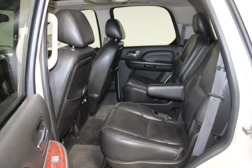 Used 2013 Cadillac Escalade Luxury AWD/4WD image 19