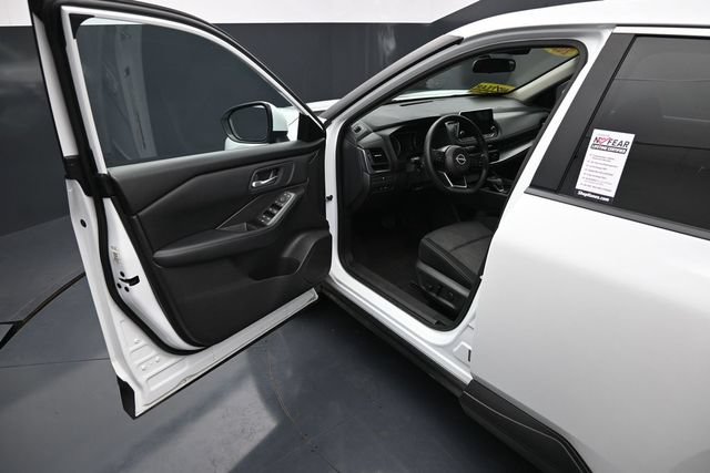 Used 2024 Nissan Rogue SV FWD image 12