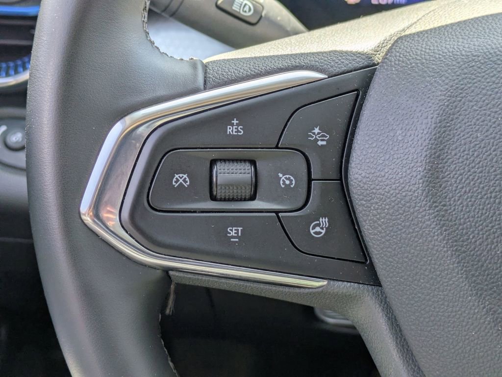 Used 2025 Chevrolet Trax LT w/ LT Convenience Package image 20