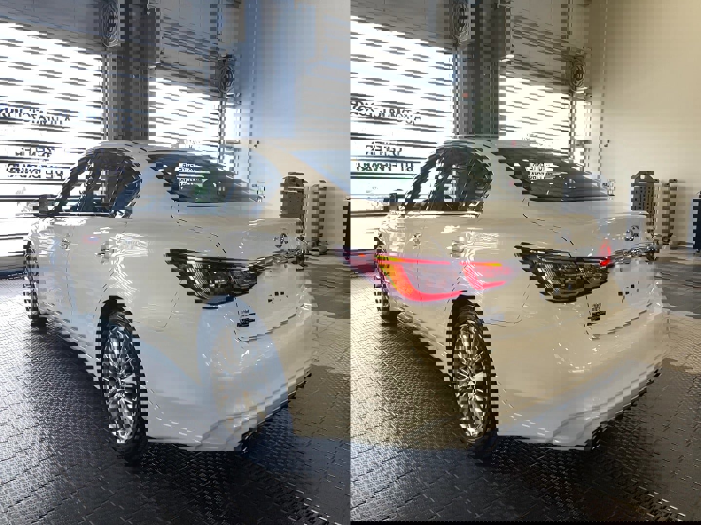 Used 2019 INFINITI Q50 Luxe w/ Essential Package (3.0T Luxe) image 17