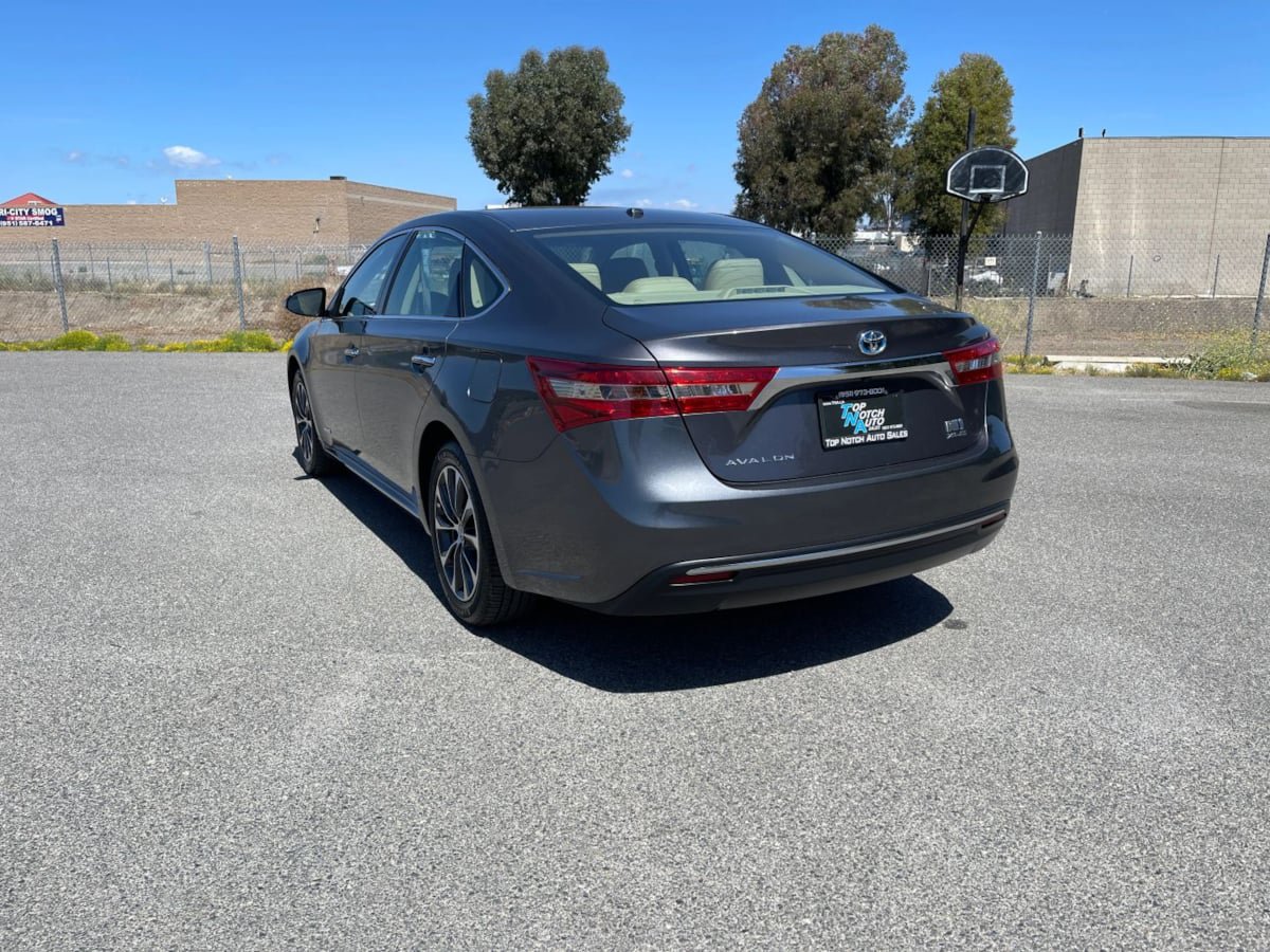 Used 2018 Toyota Avalon XLE Premium w/ Preferred Accessory Package FWD image 7