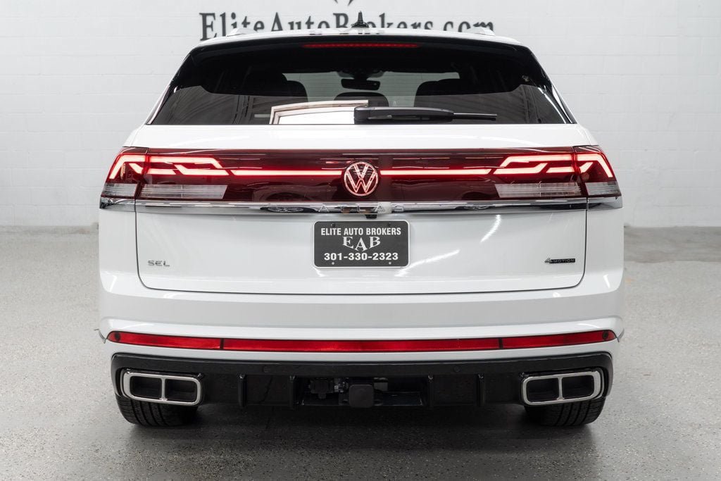 Used 2024 Volkswagen Atlas Cross Sport SEL R-Line AWD/4WD image 4
