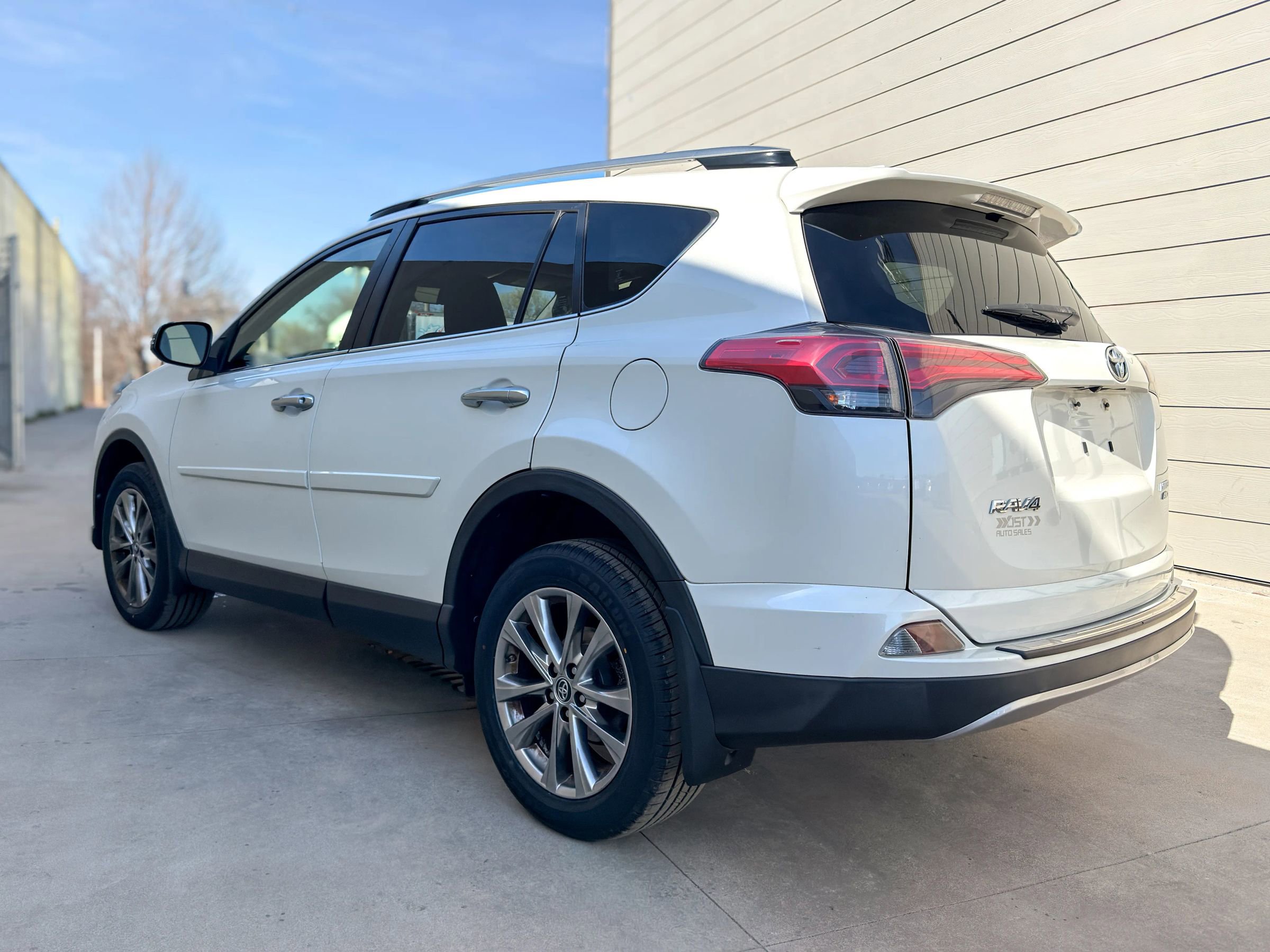 Used 2018 Toyota RAV4 Limited w/ Protection Package image 5