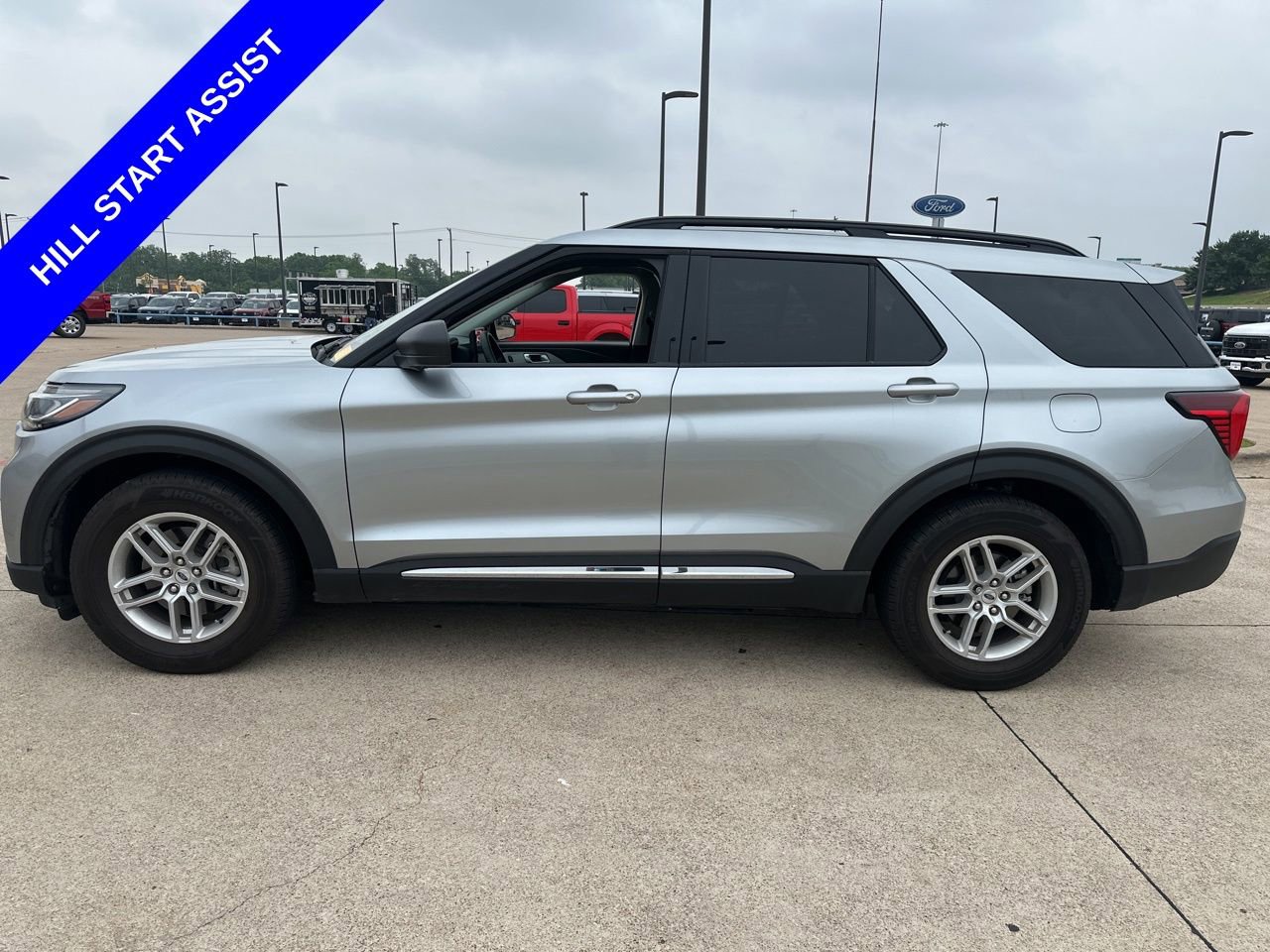 Used 2025 Ford Explorer Active RWD image 10