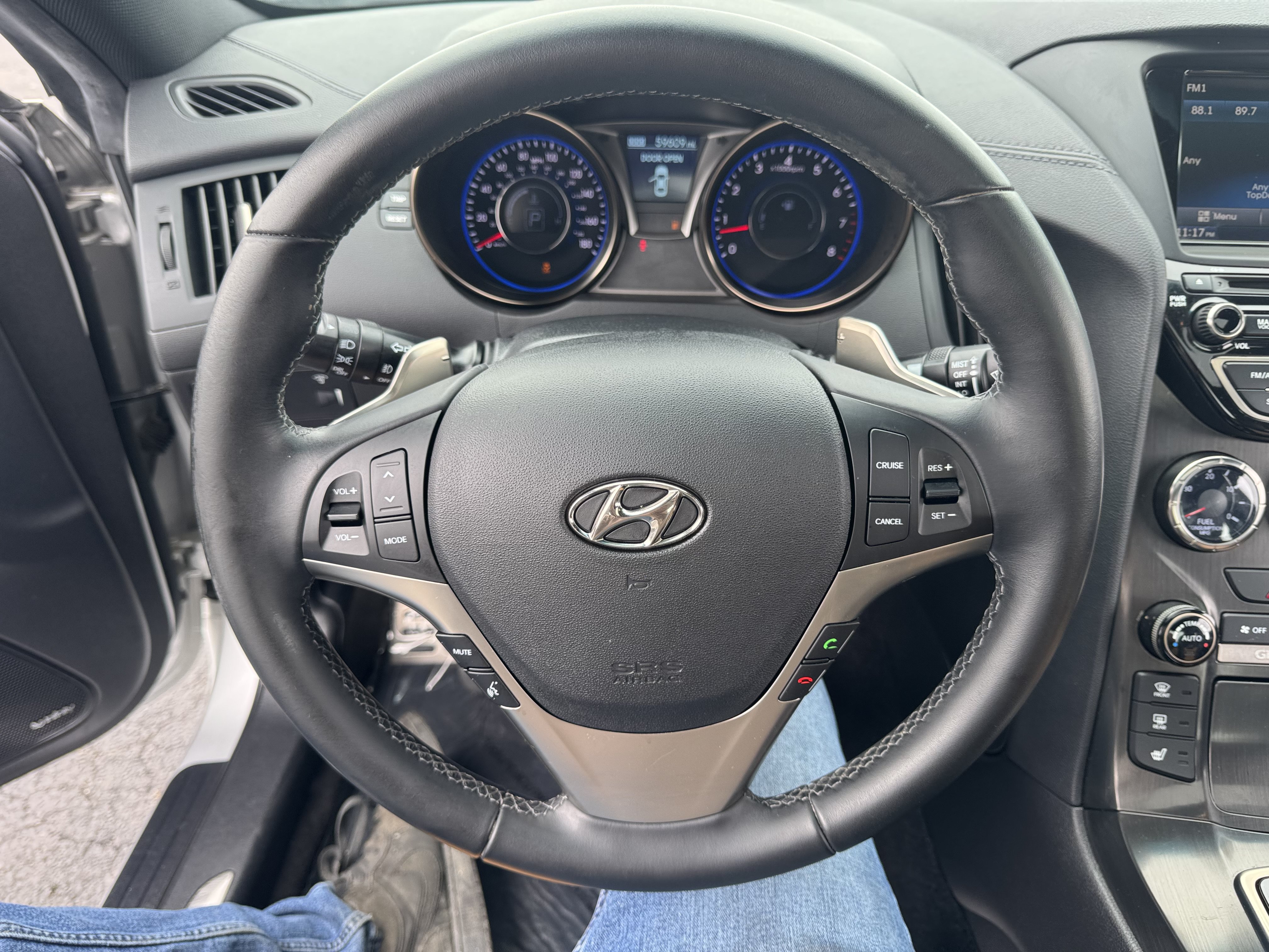 Used 2016 Hyundai Genesis Coupe 3.8 RWD image 17