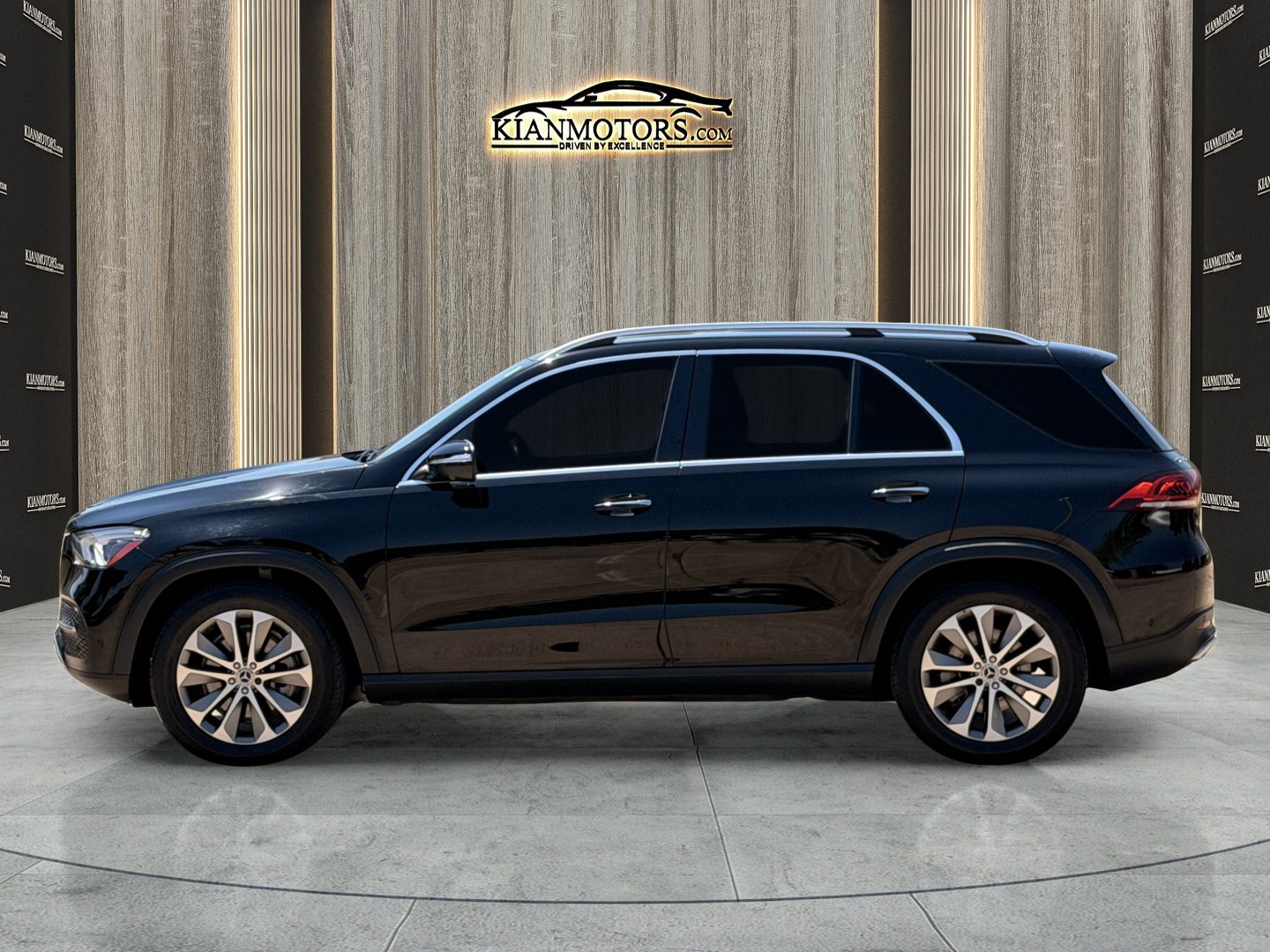 Used 2023 Mercedes-Benz GLE 450 4MATIC w/ Premium Package image 7