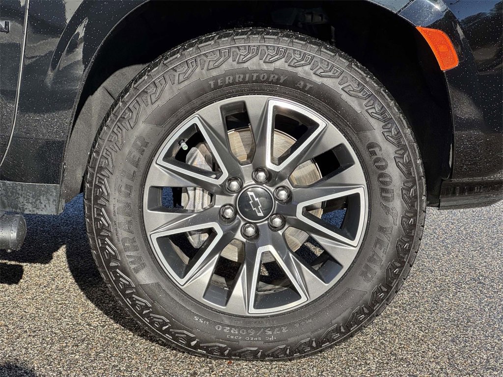 Used 2023 Chevrolet Suburban Z71 w/ Luxury Package image 26