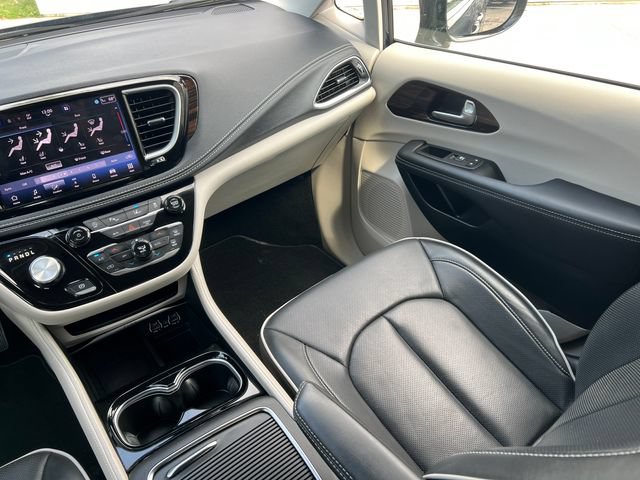Used 2024 Chrysler Pacifica Limited FWD image 37