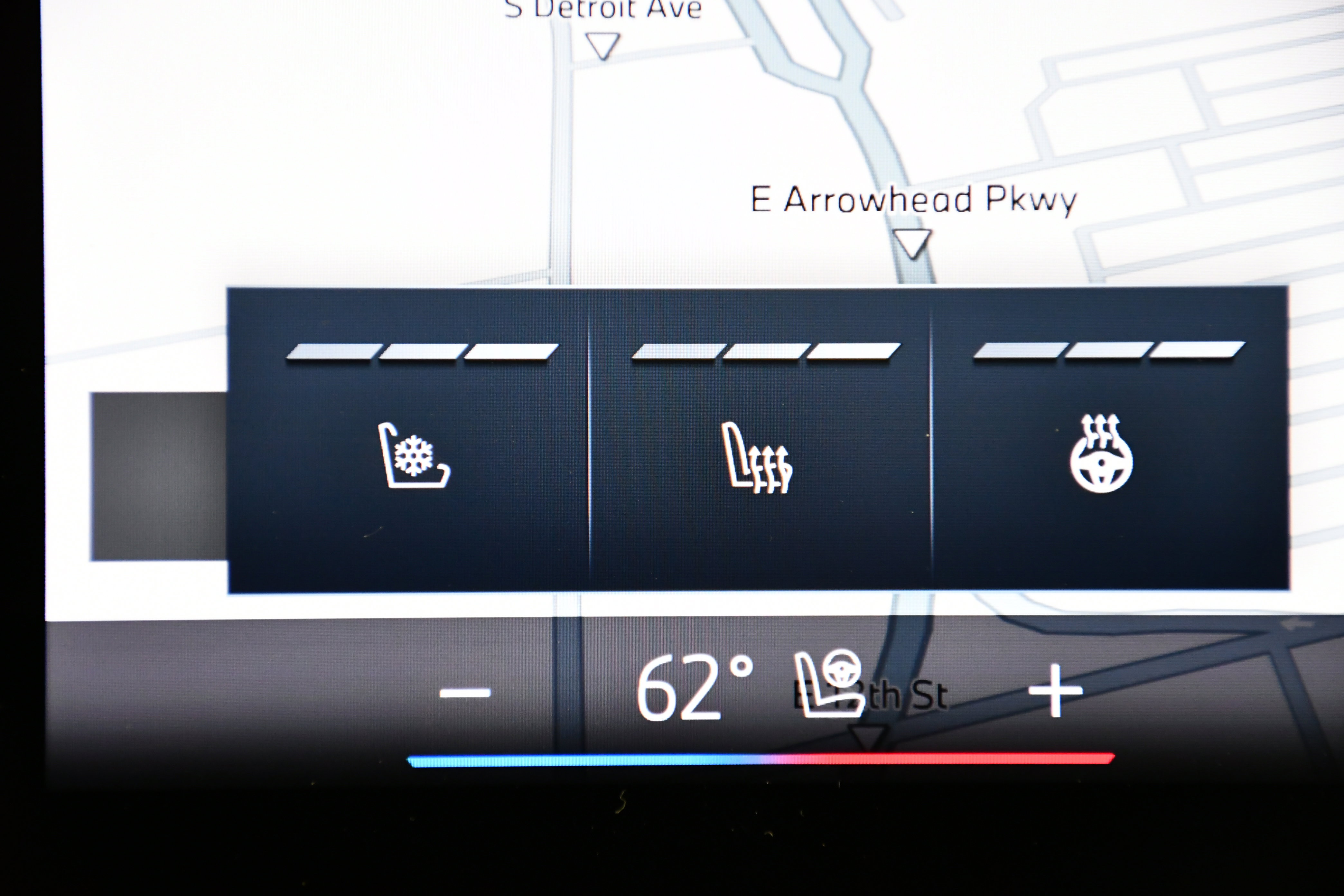 Used 2025 BMW 740i xDrive image 27