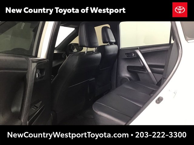 Used 2018 Toyota RAV4 SE image 19