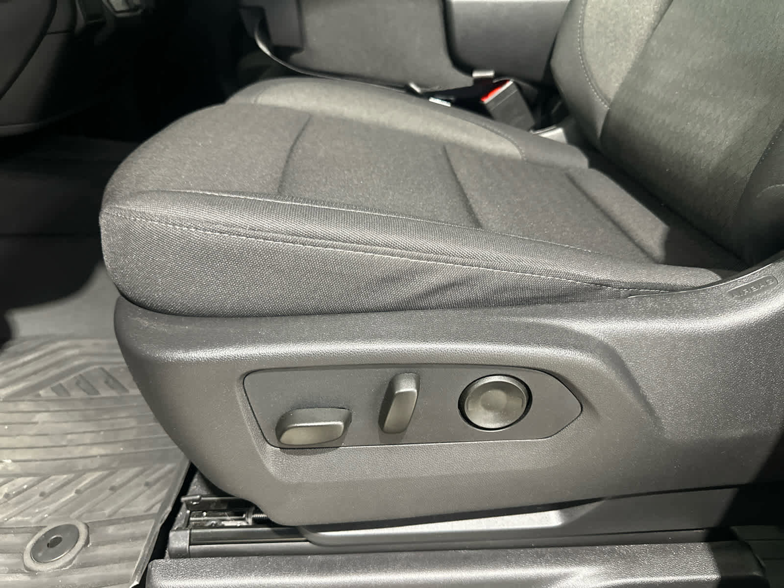 Used 2026 Chevrolet Silverado 1500 Custom Trail Boss w/ LPO, Dark Essentials Package AWD/4WD image 18