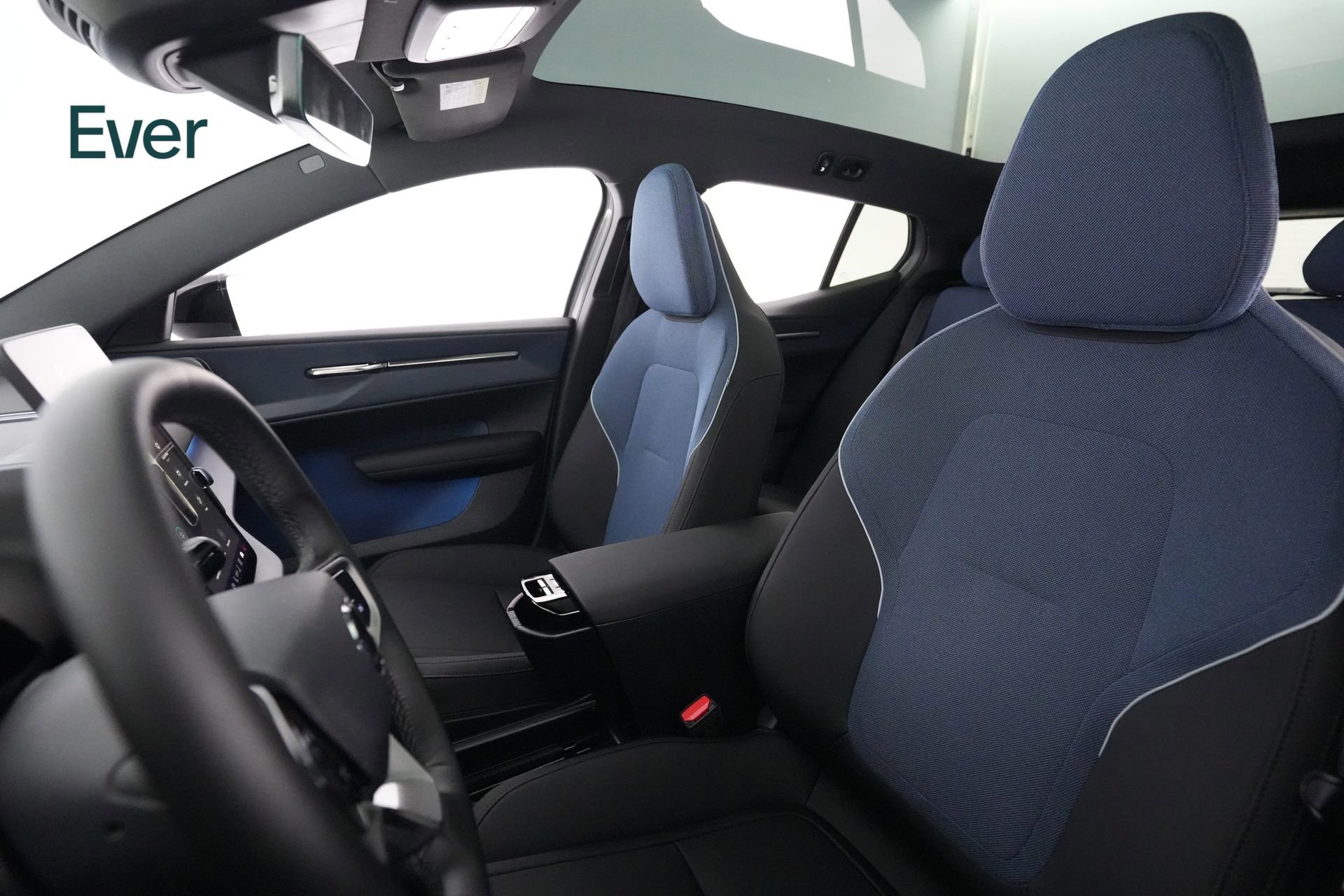 Used 2025 Volvo EX30 Plus w/ Protection Package Premier image 4
