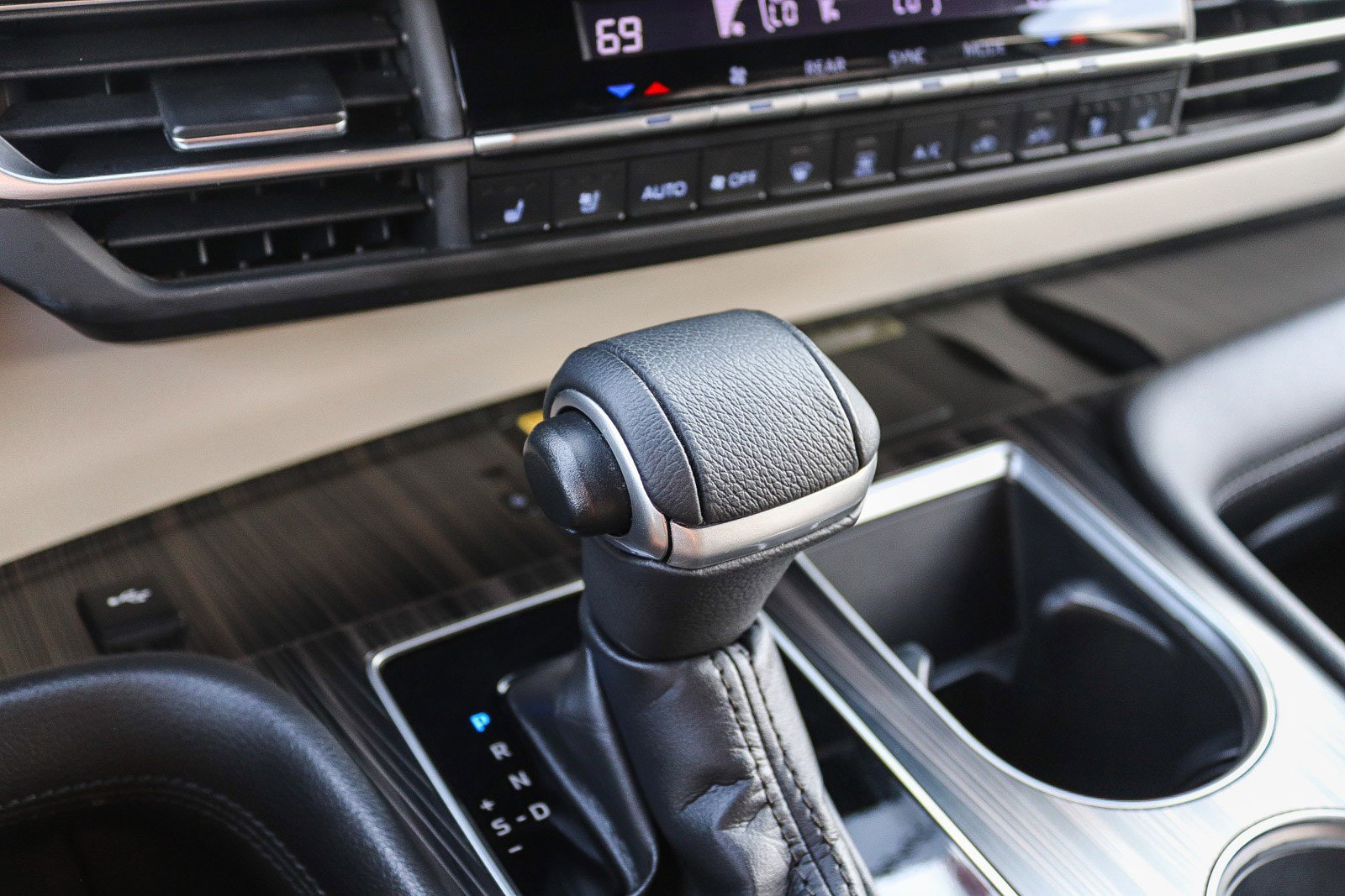 Certified 2022 Toyota Sienna Platinum image 23