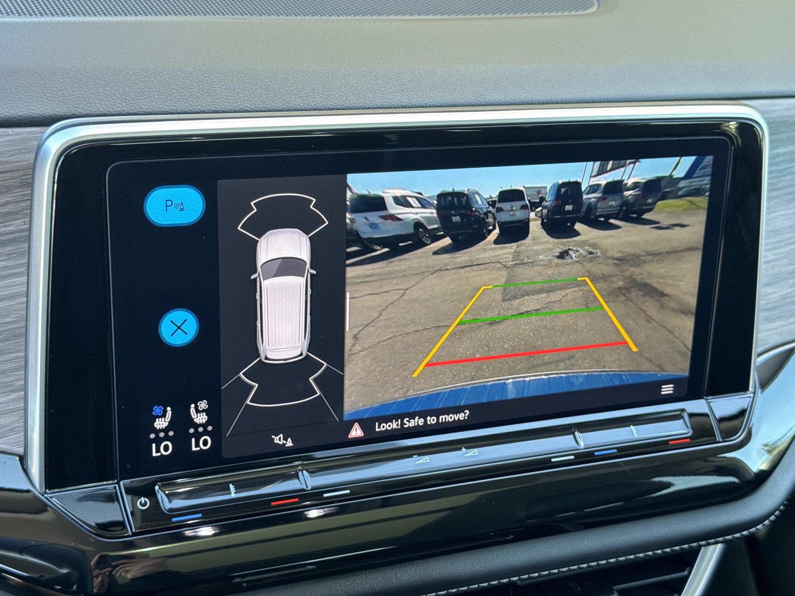 Certified 2025 Volkswagen Atlas SEL image 17