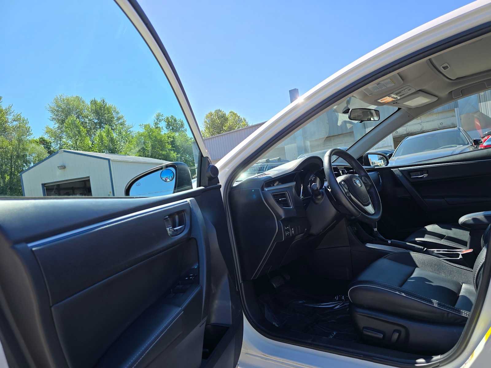 Used 2015 Toyota Corolla S Premium FWD image 19