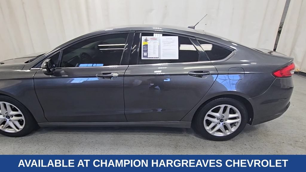 Used 2017 Ford Fusion SE w/ Fusion SE Technology Package FWD image 7