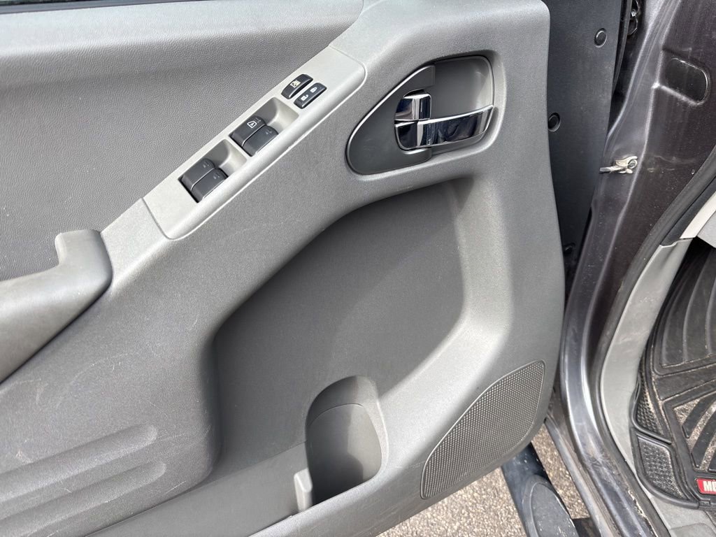 Used 2018 Nissan Frontier SV image 9