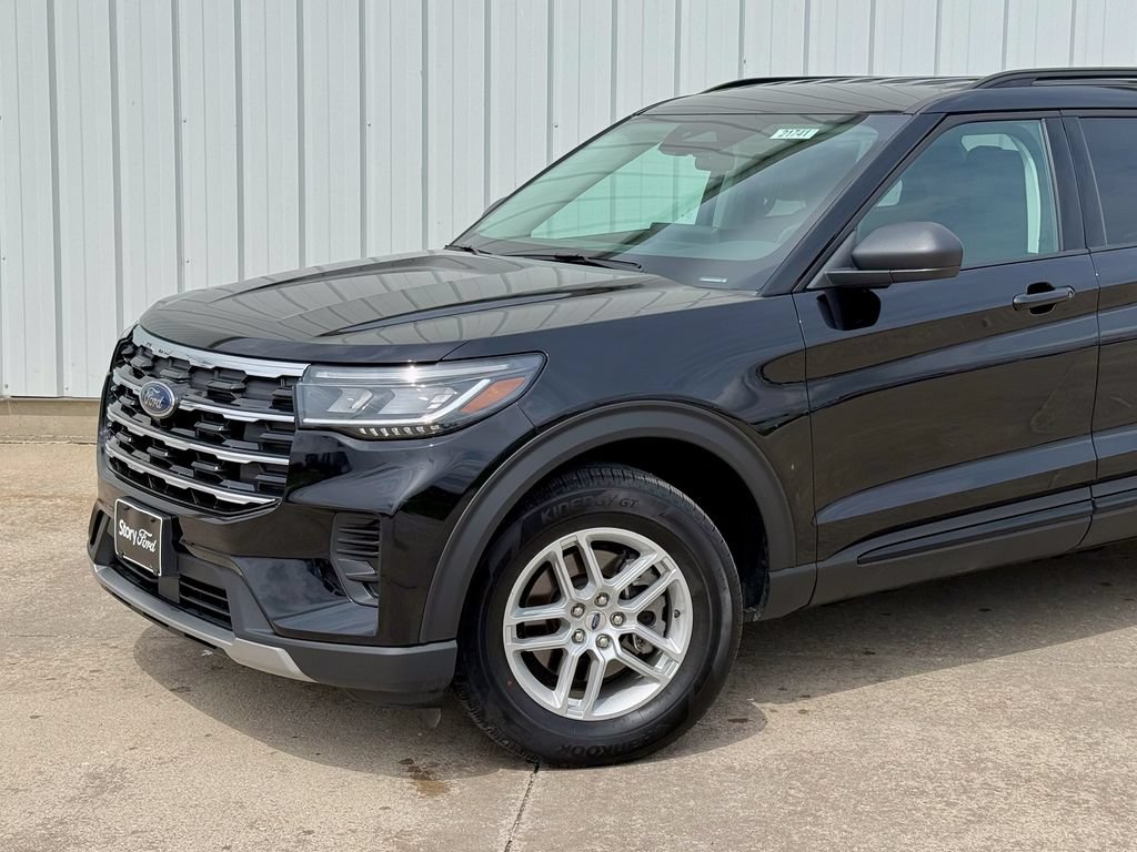 New 2026 Ford Explorer Active AWD/4WD image 2