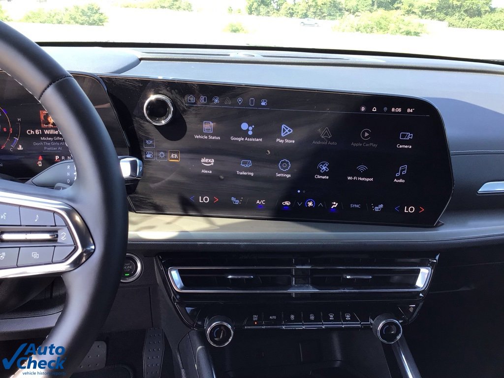 Used 2025 Chevrolet Traverse LT image 26