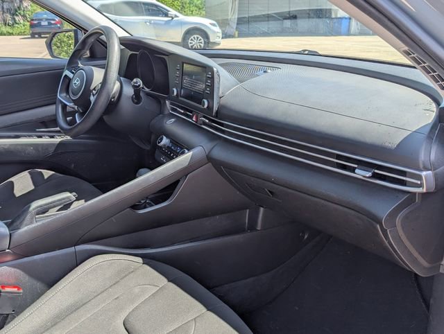 Used 2022 Hyundai Elantra SEL w/ Preferred Accessory Package FWD image 24