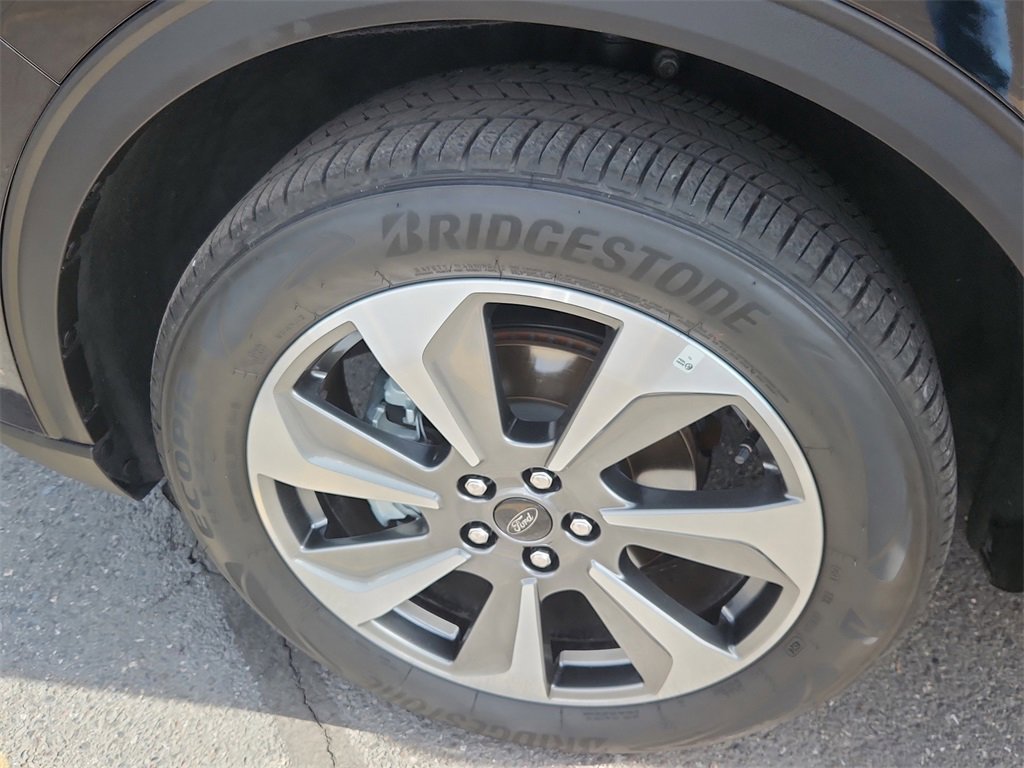 Used 2025 Ford Escape Platinum image 19