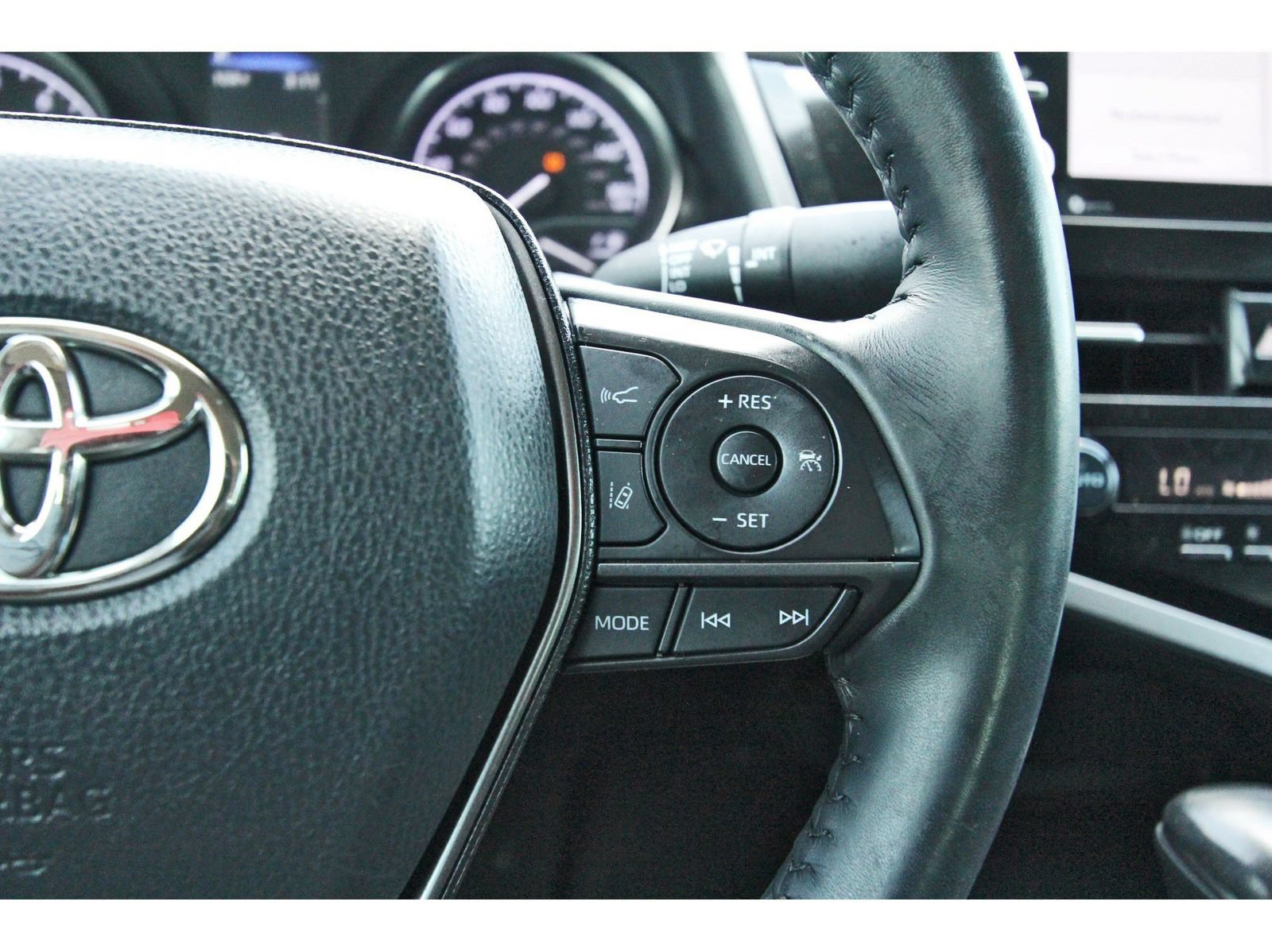 Used 2022 Toyota Camry SE w/ Convenience Package FWD image 25