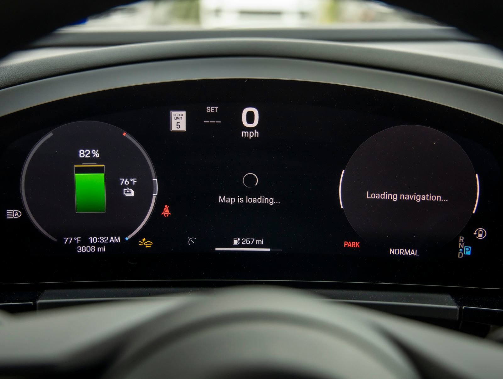 Certified 2025 Porsche Macan 4 Electric image 26