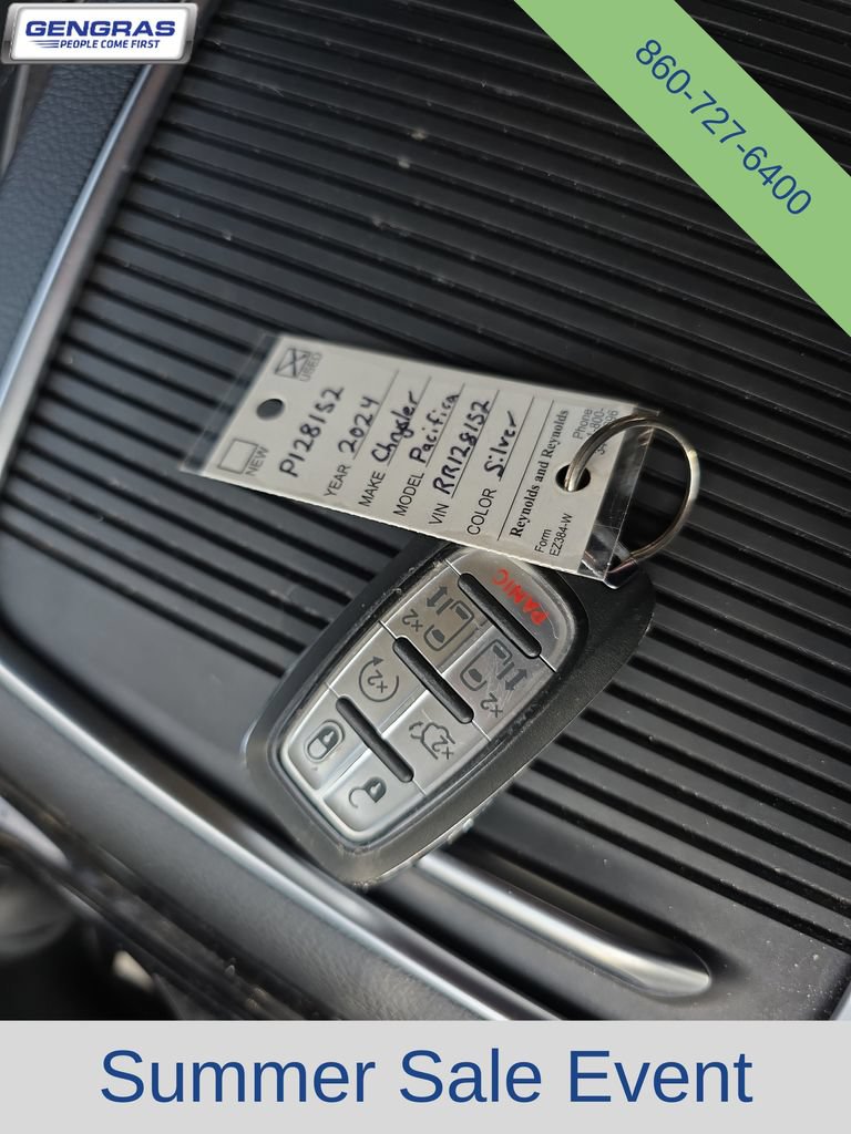 Certified 2024 Chrysler Pacifica Limited FWD image 37