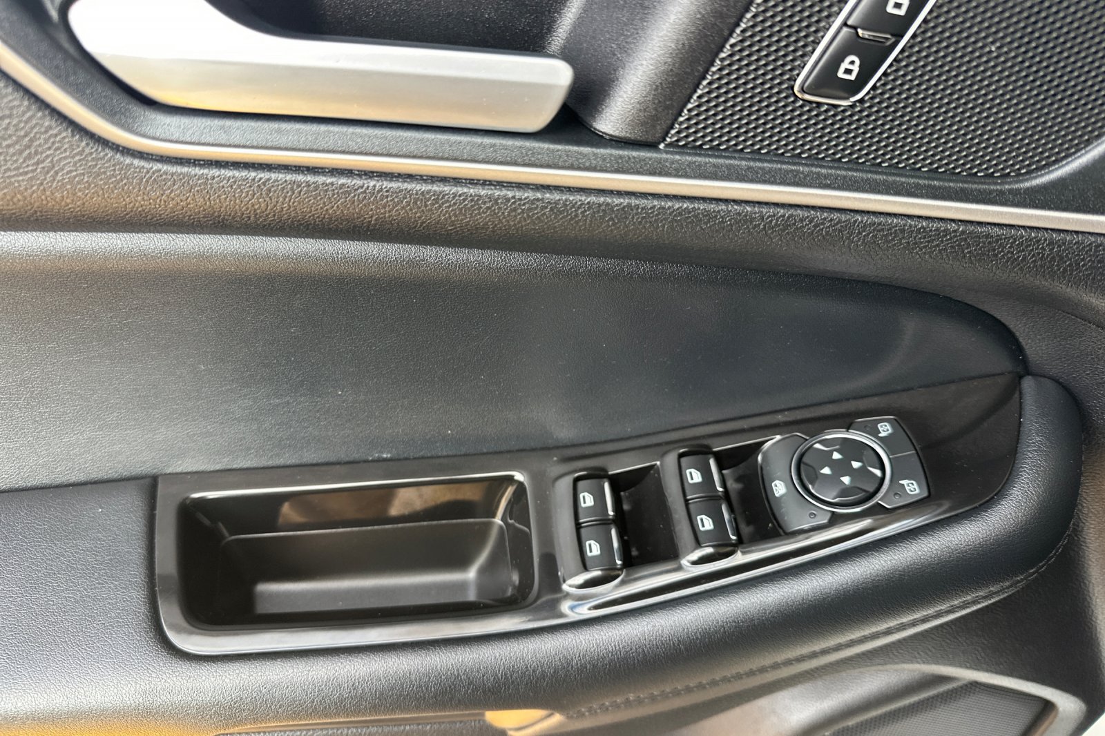 Used 2020 Ford Edge SEL w/ Convenience Package FWD image 8