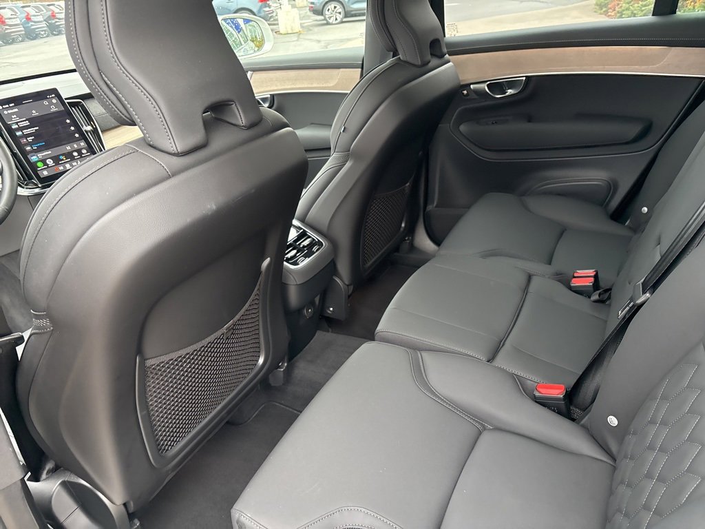 Certified 2025 Volvo XC90 B6 Plus image 36