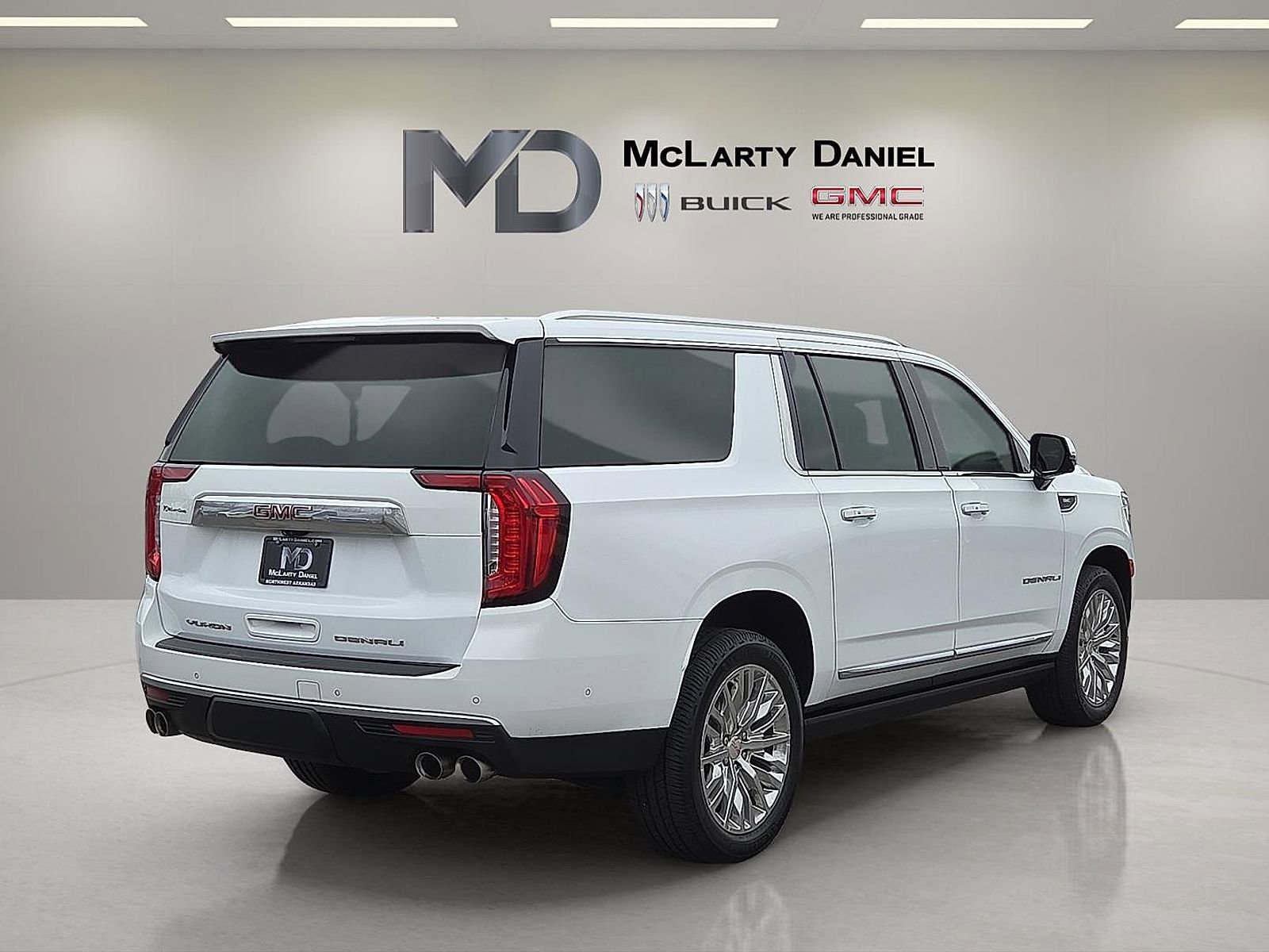 Used 2023 GMC Yukon XL Denali w/ Advanced Technology Package image 5