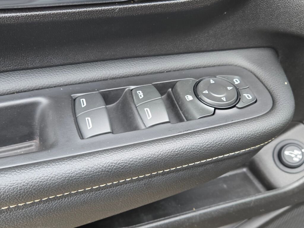 Used 2024 GMC Terrain Denali w/ Denali Premium Package image 25