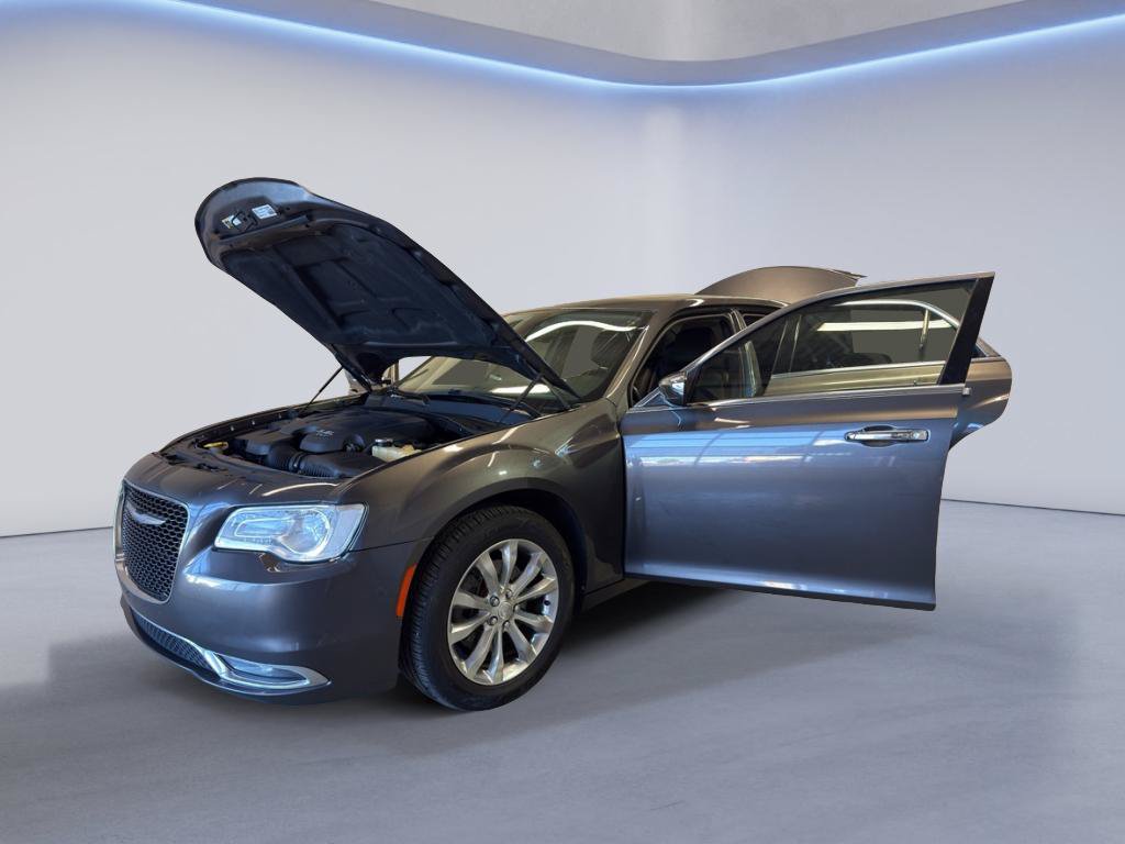 Used 2017 Chrysler 300 C AWD/4WD image 11