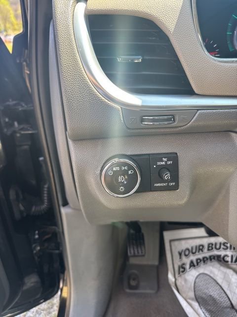 Used 2015 Chevrolet Traverse LTZ AWD/4WD image 16