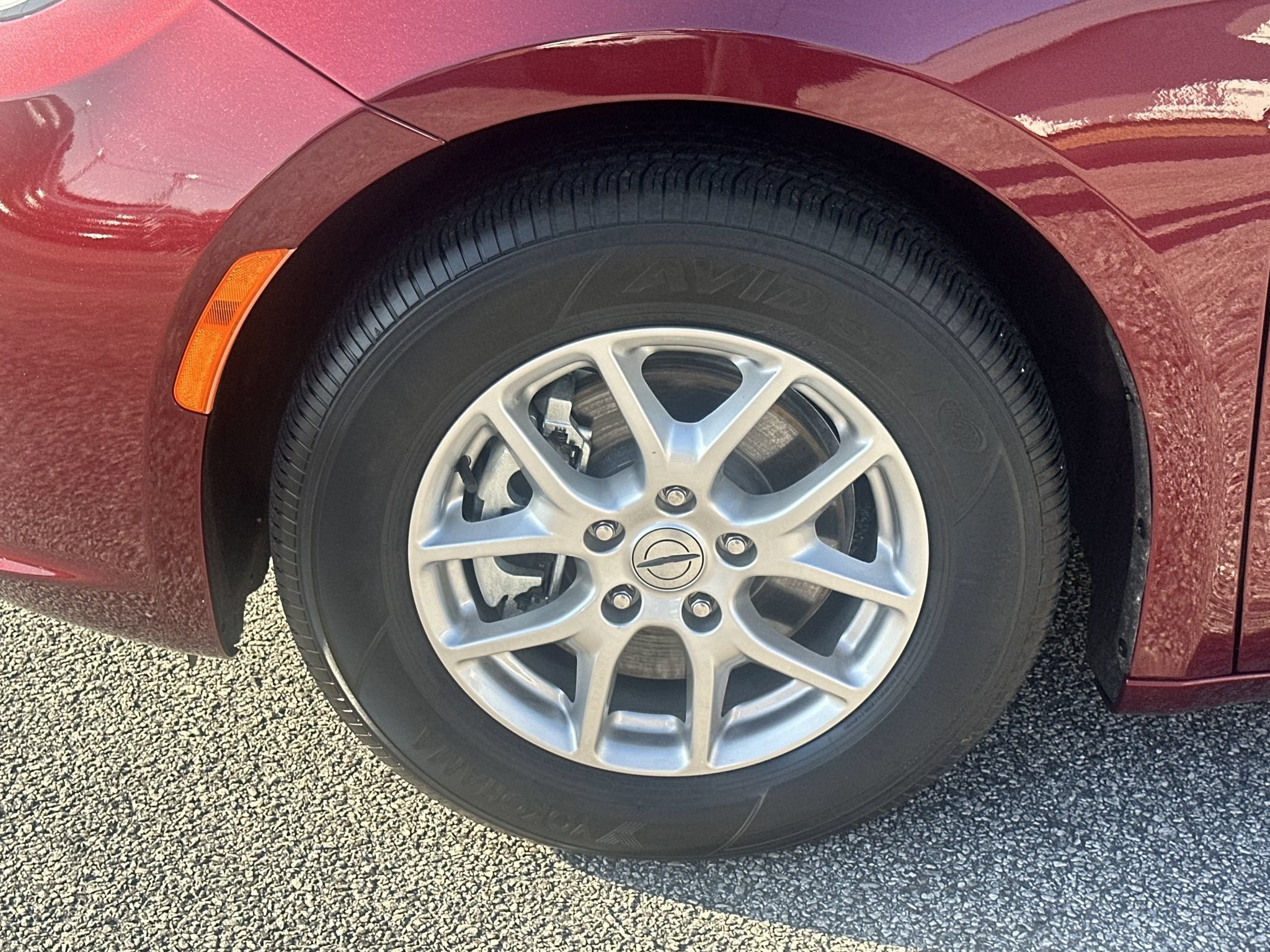 Used 2023 Chrysler Pacifica Touring-L FWD image 11
