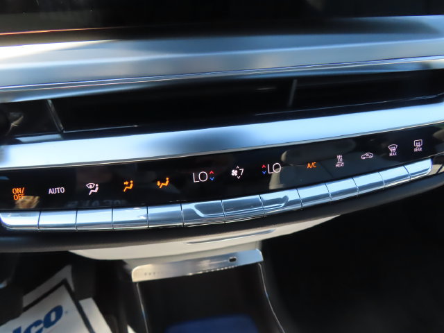 Certified 2026 Cadillac Lyriq Premium Luxury w/ LPO, Floor Liner Package AWD/4WD image 32