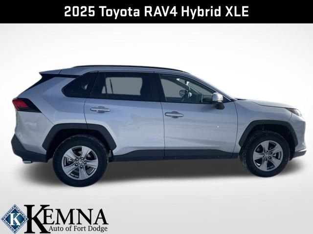 Used 2025 Toyota RAV4 XLE image 7
