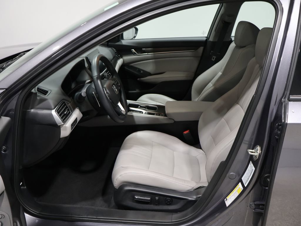 Used 2018 Honda Accord Touring image 10