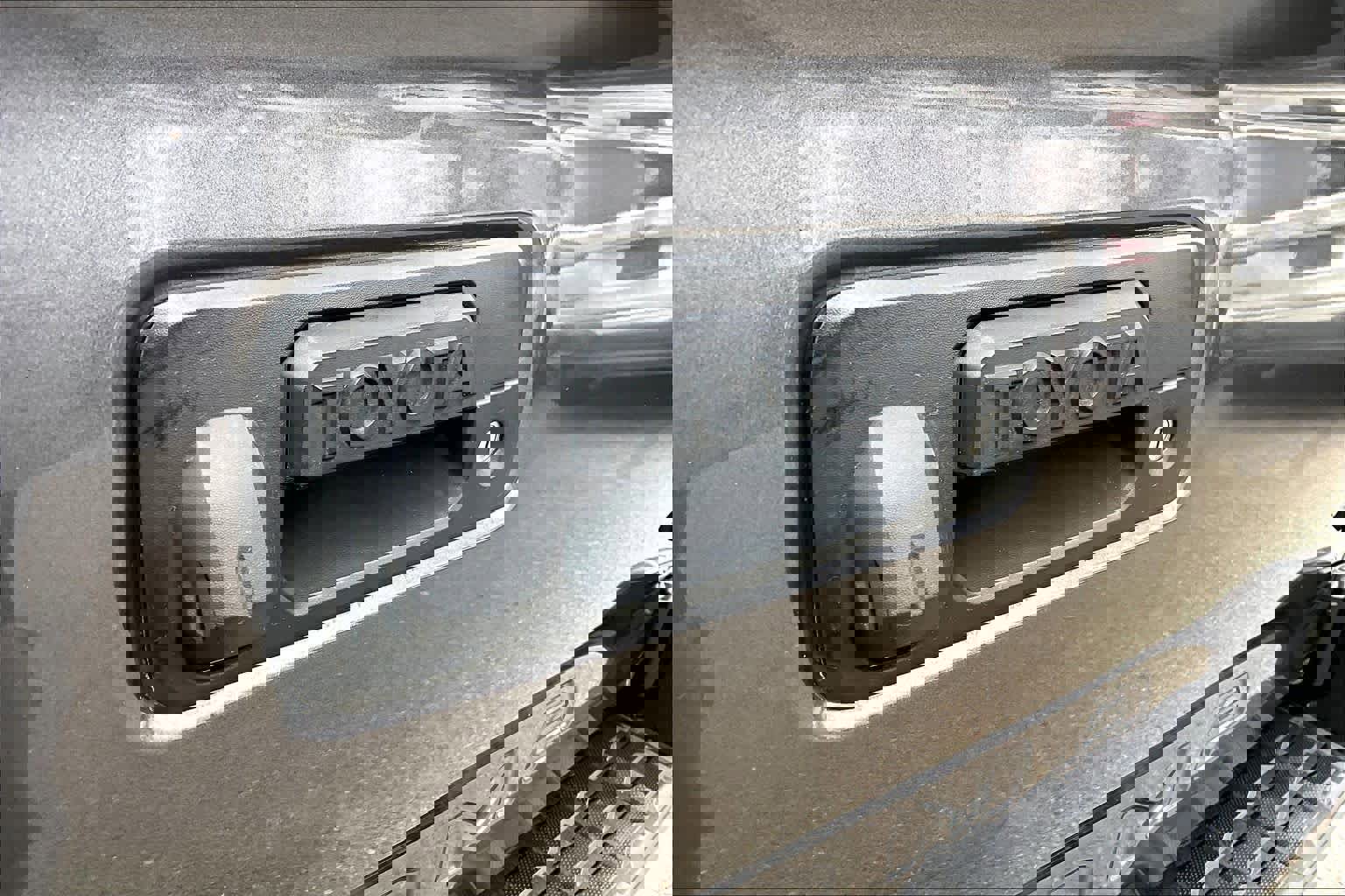 Used 2021 Toyota Tacoma TRD Sport w/ Technology Package image 29