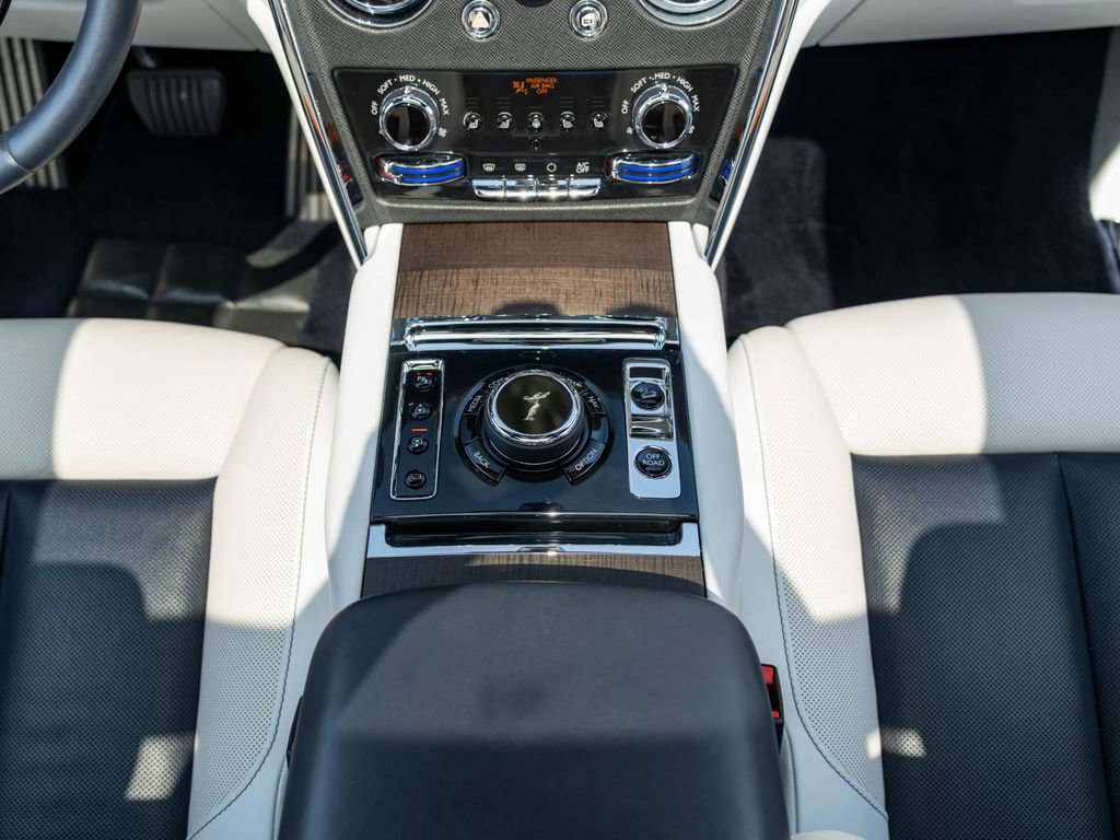 Certified 2019 Rolls-Royce Cullinan AWD/4WD image 17