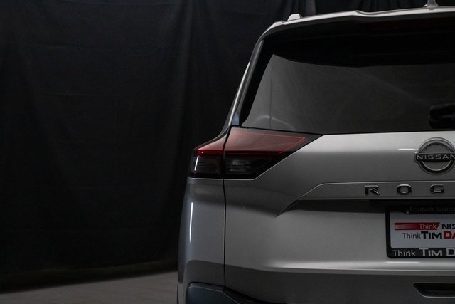 Used 2023 Nissan Rogue SV w/ SV Premium Package image 12