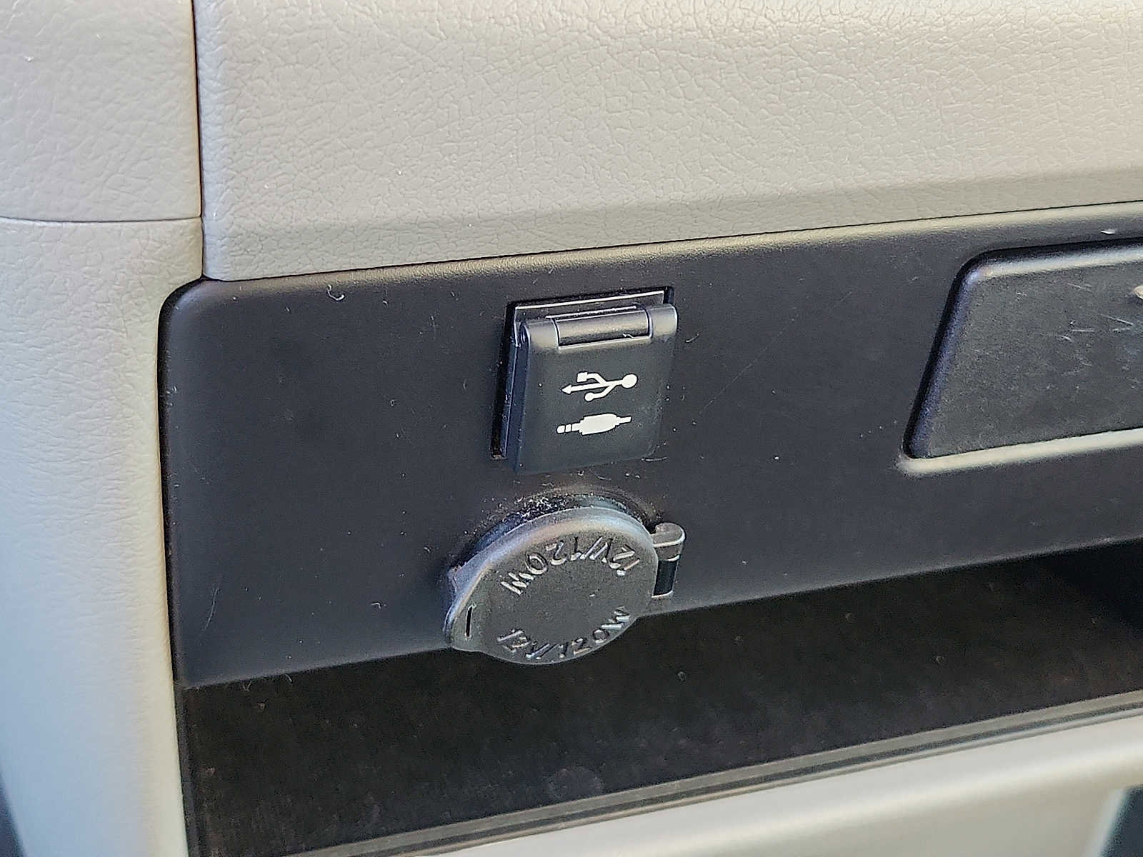 Used 2019 Toyota Sienna LE AWD/4WD image 23
