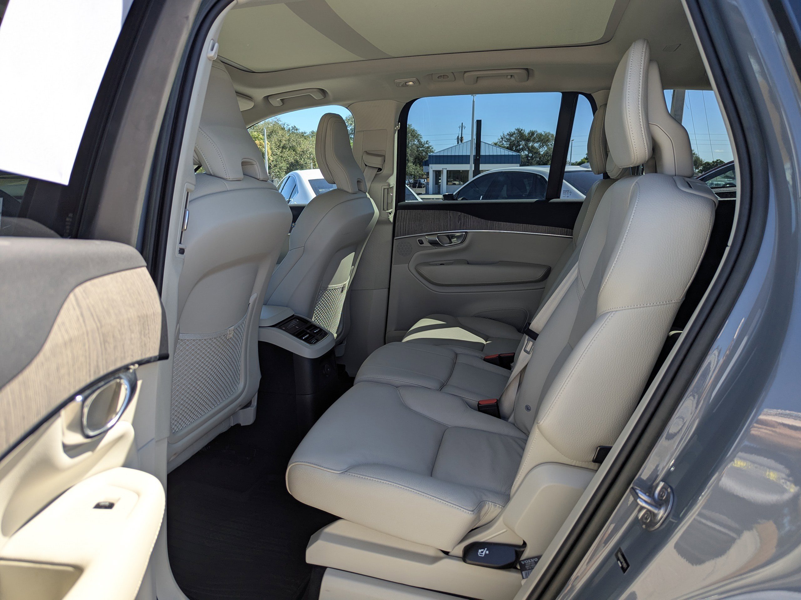 Used 2023 Volvo XC90 T8 Plus w/ Protection Package Premier image 21