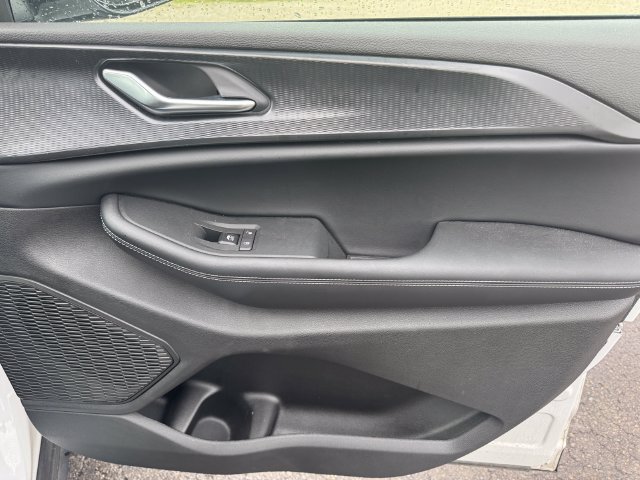 Certified 2025 Jeep Grand Cherokee Altitude AWD/4WD image 13