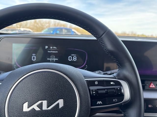 Used 2025 Kia Sportage EX image 13