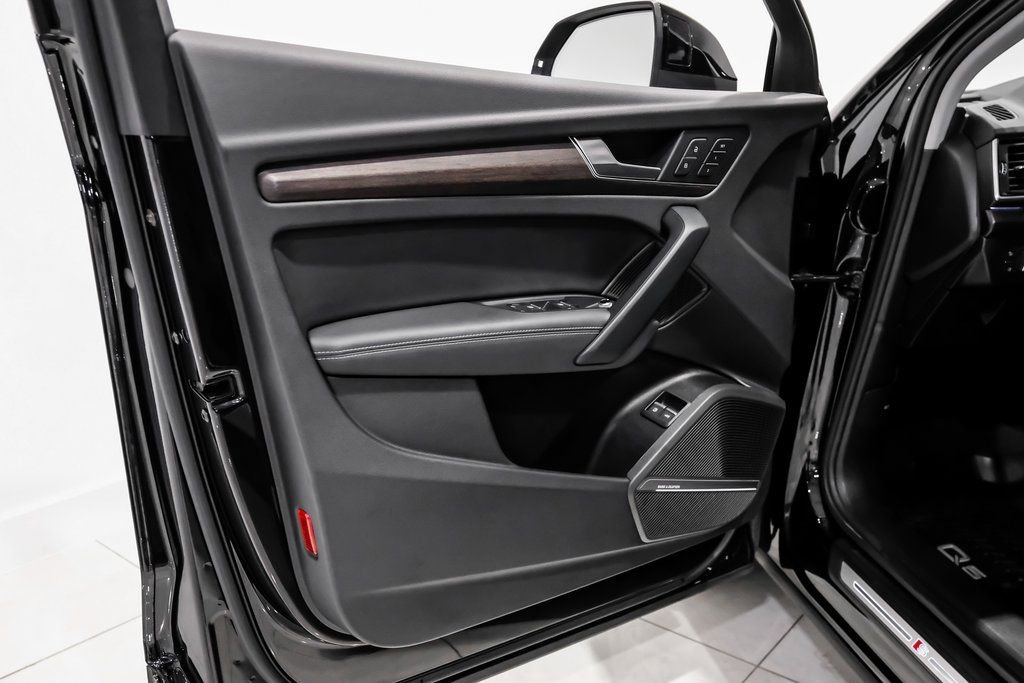 Used 2024 Audi Q5 e Prestige w/ Prestige Package image 47